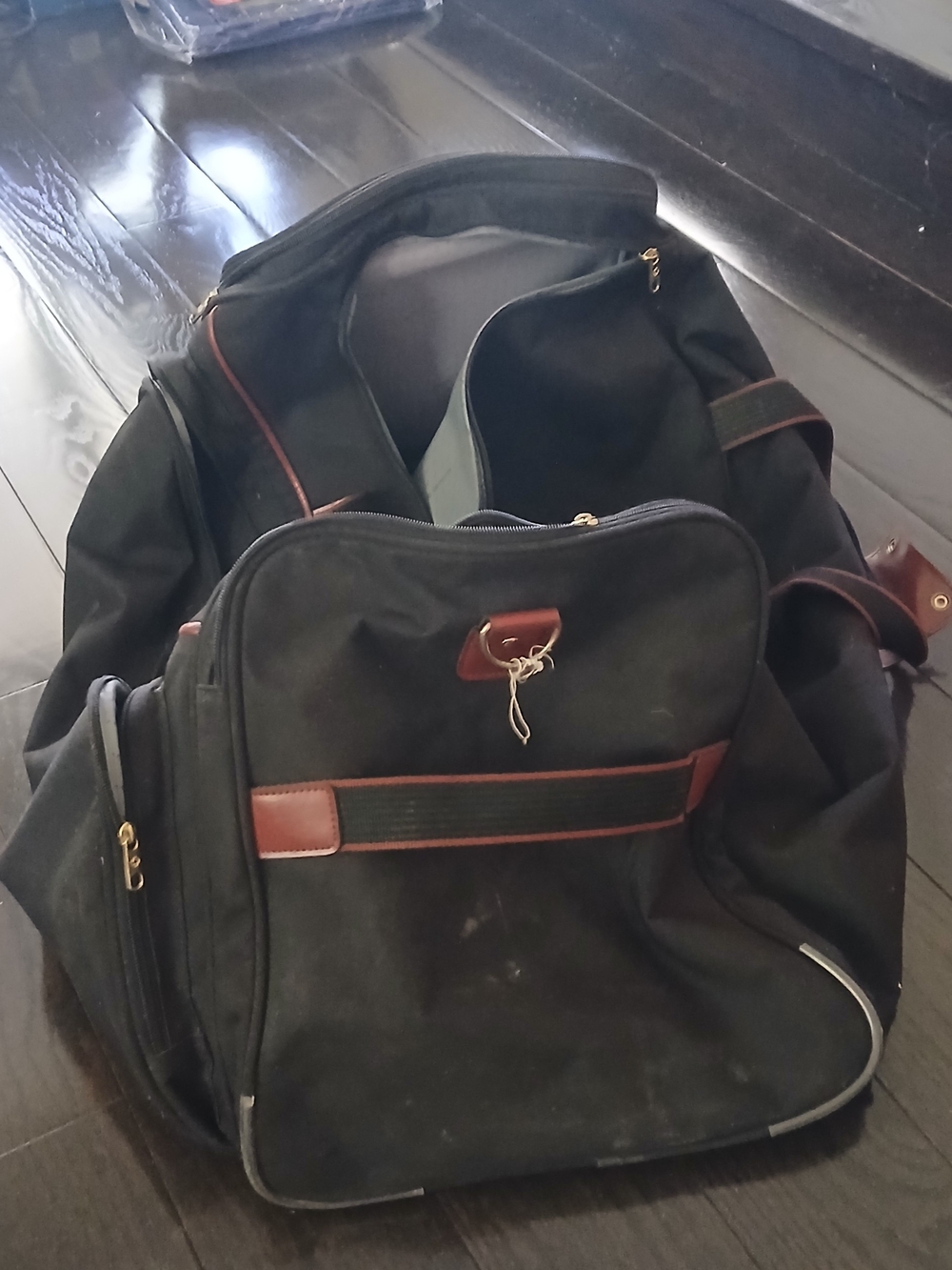 Samsonite Large Black Duffel Bag with Brown Trim - Travel Weekender